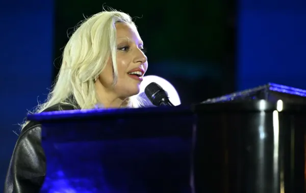 ليدي غاغا في فيلادلفيا بنسلفانيا (Lady Gaga in Philadelphia, Pennsylvania). مصدر الصورة: ANDREW CABALLERO-REYNOLDS / AFP