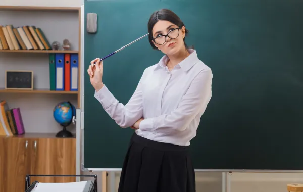 كيف تتآكل طاقة المعلّم من التفاصيل الصغيرة؟