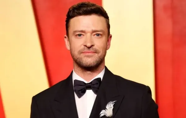 جاستن تيمبرليك يحضر حفل فانيتي فير لجوائز الأوسكار في واليس، في 10 من مارس 2024 ( Justin Timberlake attends the Vanity Fair Oscars Party at the Wallis , on March 10, 2024) -مصدر الصورة: Michael TRAN / AFP
