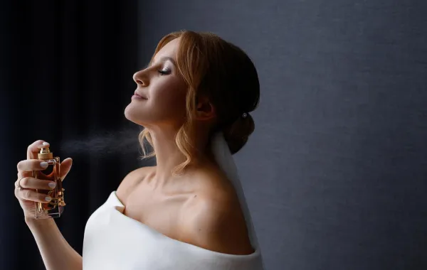 كيف تختارين عطرك المثالي بحسب برجك؟ 
