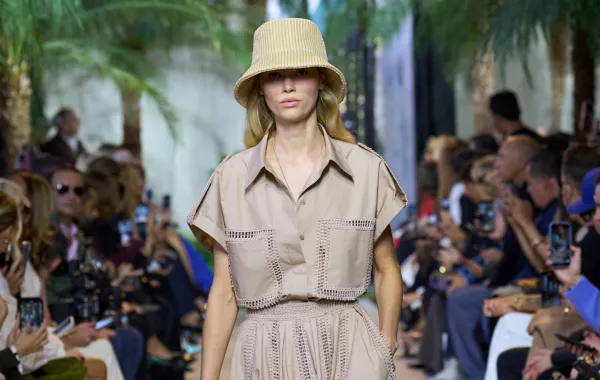 قميص من إيلي صعب Elie Saab - الصورة من Launchmetrics/Spotlight ©