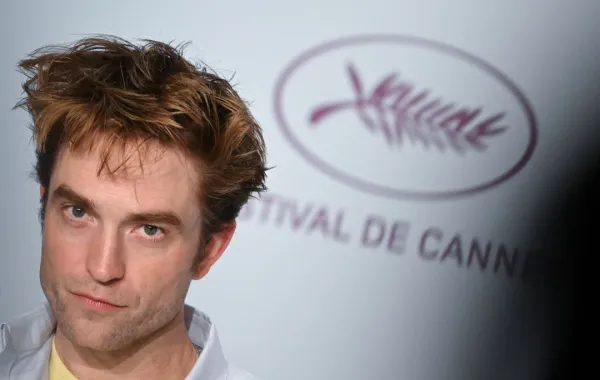 روبرت باتينسون - Robert Pattinson (Photo by Anna KURTH / AFP)