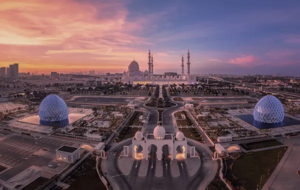 جامع الشيخ زايد الكبير. الصورة من وكالة الأنباء الإماراتية "وام"