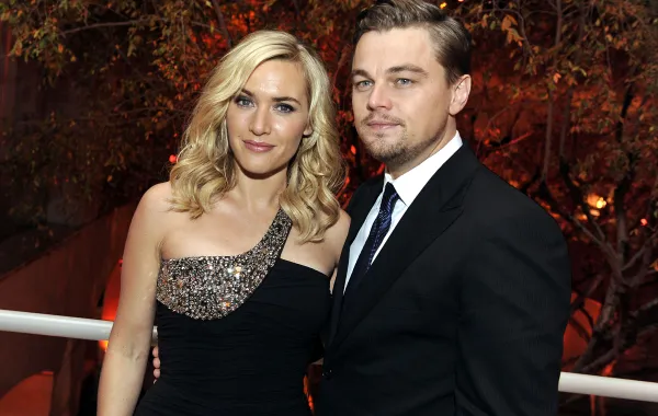  ليوناردو دي كابريو وكيت وينسلت في لوس أنجلوس - كاليفورنيا - Kate Winslet and Leonardo DiCaprio in Los Angeles, California- مصدر الصورة KEVIN WINTER / GETTY IMAGES NORTH AMERICA / Getty Images via AFP