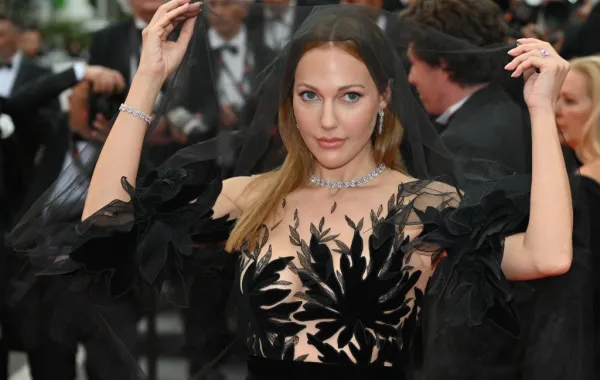 مريم أوزرلي Meryem Uzerli في مهرجان كان السينمائي 2023 (مصدر الصورة:Mustafa YalcinAnadolu Agency via Getty Images