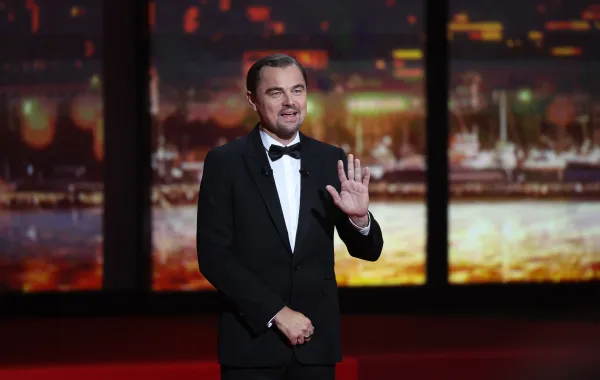 ليوناردو دي كابريو  في الدورة الثامنة والسبعين من مهرجان كان السينمائي في كان ( Leonardo DiCaprio at the 78th Cannes Film Festival in Cannes ). مصدر  الصورة: Sameer AL-DOUMY / AFP