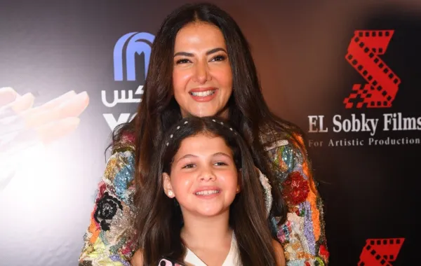 دنيا سمير غانم وابنتها كايلا من العرض الخاص لفيلم روكي الغلابة - الصورة من الشركة المنتجة