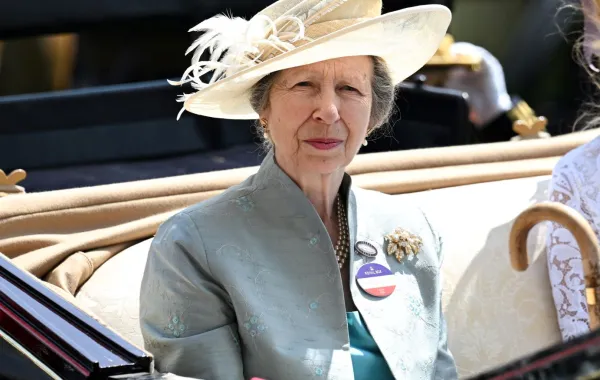 الأميرة آن في مضمار سباق أسكوت في أسكوت، إنجلترا (Princess Anne at Ascot Racecourse in Ascot, England). مصدر الصورة: Samir Hussein/WireImage