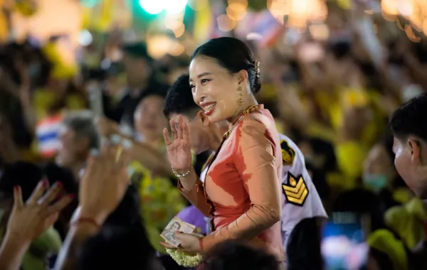 الأميرة باجراكيتيابها خارج القصر الكبير في بانكوك في بانكوك، تايلاند (Princess Bajrakitiyabha outside the Grand Palace in Bangkok in Bangkok, Thailand). مصدر الصورة: Vachira Vachira/NurPhoto via Getty Images