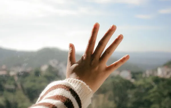 اليدان تكشفان بعض الأمراض- المصدر: Pexels