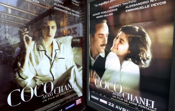 بوستر فيلم Coco Avant Chanel الفرنسي- مصدر الصورة: AFP PHOTO / GUILLAUME CLEMENT  GUILLAUME CLEMENT / AFP