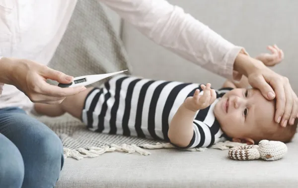صورة لطفل حرارته مرتفعة