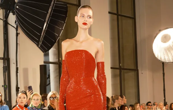 فستان من سكياباريلي Schiaparelli - الصورة من Launchmetrics/Spotlight ©
