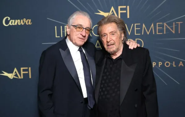 آل باتشينو  و روبرت دي نيرو  Robert De Niro and Al Pacino مصدر الصورة Anna Webber / GETTY IMAGES NORTH AMERICA / Getty Images via AFP