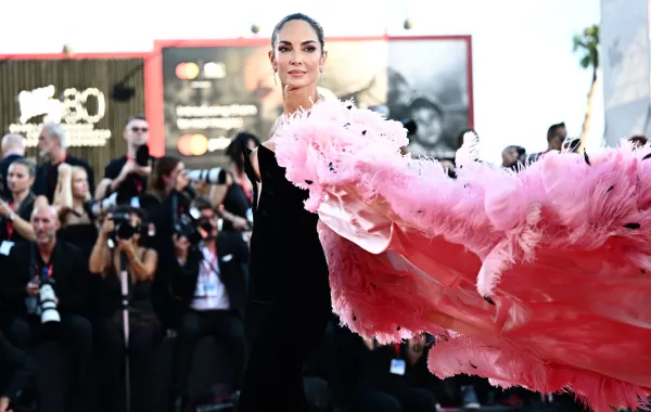 عارضة الأزياء يوجينا سيلفا Eugenia Silva تخطف الأنظار بإطلالتها- (مصدر الصورة: GABRIEL BOUYS AFP)