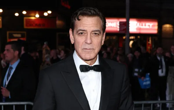 جورج كلوني George Clooney – مصدر الصورة JAMIE MCCARTHY / GETTY IMAGES NORTH AMERICA / Getty Images via AFP