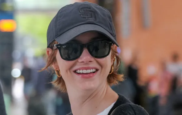 إيما ستون في فينيسيا إيطاليا (Emma Stone in Venice, Italy). مصدر الصورة: Stefano Mazzola/GC Images
