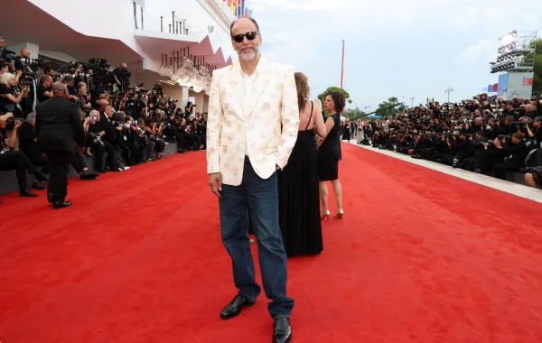 لوكا غوادنينو في مهرجان فينيسيا إيطاليا 2025(Luca Guadagnino in Venice, Italy). مصدر الصورة: Pascal Le Segretain/Getty Images
