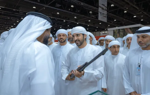 الشيخ حمدان بن محمد بن راشد آل مكتوم، ولي عهد دبي نائب رئيس مجلس الوزراء وزير الدفاع رئيس المجلس التنفيذي لإمارة دبي،خلال زيارته لمعرض أبوظبي للصيد والفروسية. الصورة من مكتب دبي الإعلامي