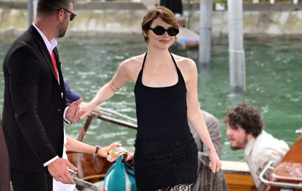 إيما ستون Emma Stone في مهرجان فينيسيا 2025 - (مصدر الصورة: Tiziana FABI / AFP)
