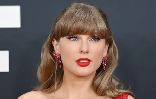 تايلور سويفت Taylor Swift،حفل غرامي أواردز الـ 67 (مصدر الصورة : Gilbert Flores/Billboard via Getty Images)