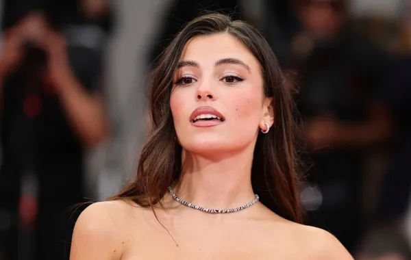الممثلة الإيطالية غيليا إيزو Guilia Izzo في مهرجان فينيسيا السينمائي 2025 (مصدر الصورة: Theo Wargo/Getty Images)