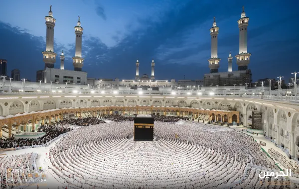 ضيوف الرحمن والزوار من داخل الحرم المكي في مشهد مهيب - الصورة من حساب الهيئة العامة للعناية بشؤون الحرمين على إكس