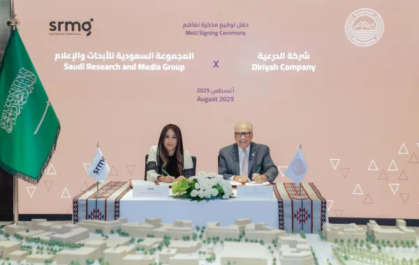 جيري إنزيريلو وجمانا الراشد خلال توقيع مذكرة التفاهم