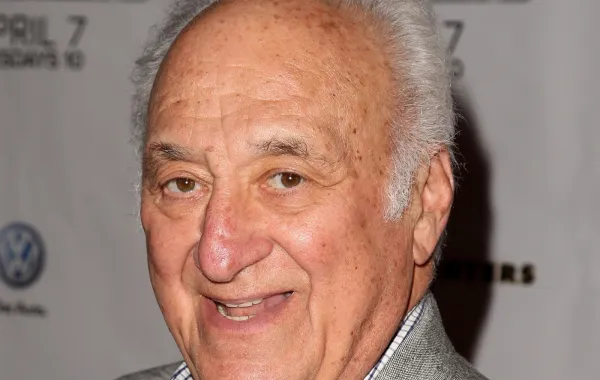 جيري أدلر  Jerry Adler- مصدر الصورة: Photo by STEPHEN LOVEKIN / GETTY IMAGES NORTH AMERICA / Getty Images via AFP
