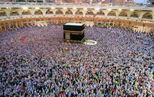 شؤون الحرمين تدعو للالتزام باللباس المحتشم داخل المسجد الحرام - الصورة من pexels by konevi