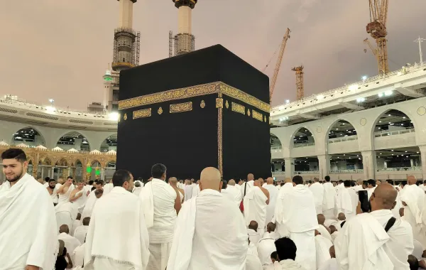 ضيوف الرحمن داخل الحرم المكي - الصورة من pexels by sohail siddiqui