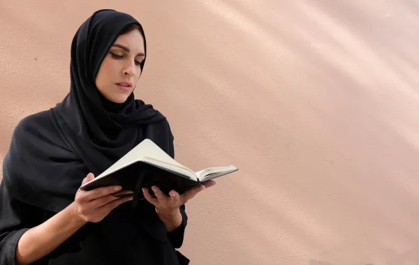 روايات لأديبات إماراتيات أثرين الثقافة العربية- صورة تعبيرية