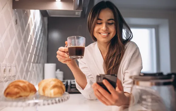 رسائل حب صباحية للمخطوبين (مصدر الصورة freepik)