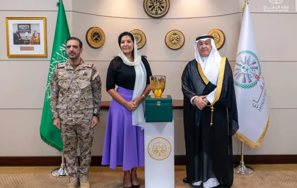 الأميرة ريما بنت بندر بن سلطان بن عبدالعزيز خلال زيارة الملحقية العسكرية السعودية في واشنطن - الصورة من موقع وزارة الدفاع السعودية