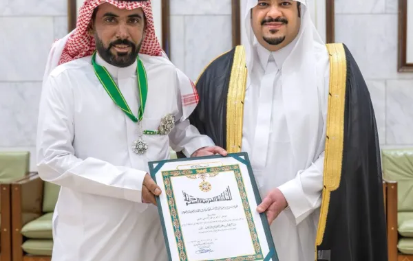  الأمير محمد بن عبدالرحمن بن عبدالعزيز نائب أمير منطقة الرياض والمواطن ماهر فهد الدلبحي 