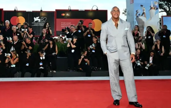 دواين جونسون Dwayne Johnson، من مهرجان فينيسيا السينمائي الدولي. مصدر الصورة: Stefano RELLANDINI / AFP