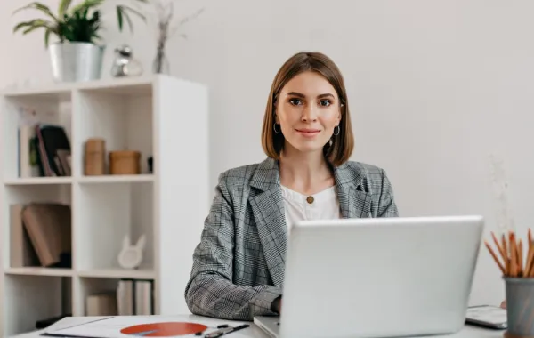 ميزات أنثى العذراء في العمل والإدارة