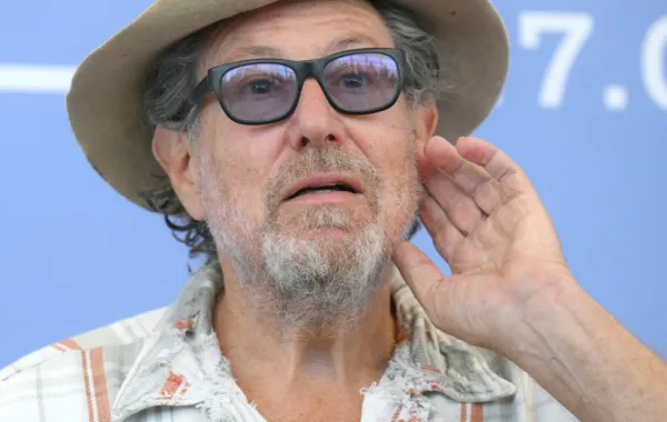 جوليان شنابل Julian Schnabel، من مهرجان فينيسيا 2025. مصدر الصورة: Tiziana FABI / AFP