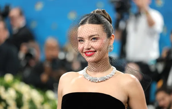 ميراندا كير في حفل ميت غالا 2025 (  Miranda Kerr at the 2025 Met Gala Celebrating). مصدر الصورة: Dia Dipasupil / GETTY IMAGES NORTH AMERICA / Getty Images via AFP