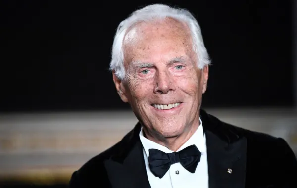 جورجيو أرماني في باريس (Giorgio Armani in Paris). مصدر الصورة:  Anne-Christine POUJOULAT / AFP