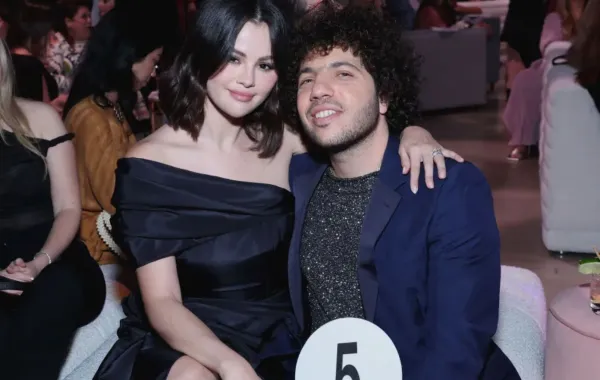 سيلينا غوميز وبيني بلانكو في ستوديوهات نيا في لوس أنجلوس -كاليفورنيا (Selena Gomez and Benny Blanco at Nya Studios in Los Angeles, California). مصدر الصورة: Amy Sussman/Getty Images/AFP