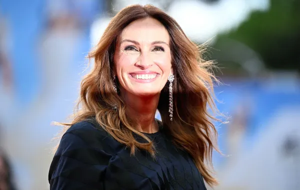 جوليا روبرتس للمرأة الأولى في مهرجان فينيسيا السينمائي - Julia Roberts at the 82nd International Venice Film Festival- مصدر الصورة Tiziana FABI / AFP