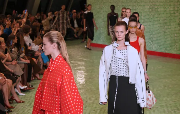 إطلالة من توري بورش Tory Burch - الصورة من Launchmetrics/Spotlight ©