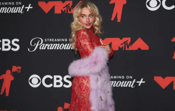 سابرينا كاربنتر Sabrina Carpenter  في حفل MTV Video Music Awards - (مصدر الصورة  Leonardo Munoz / AFP)