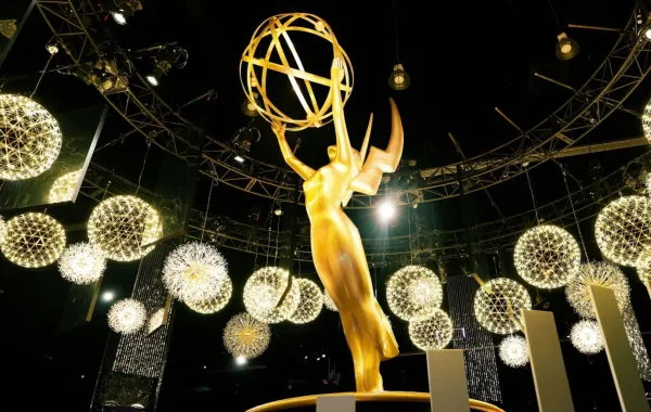 تمثال جائزة إيمي The Emmy Statue. مصدر الصورة: Frazer Harrison / GETTY IMAGES NORTH AMERICA / Getty Images via AFP