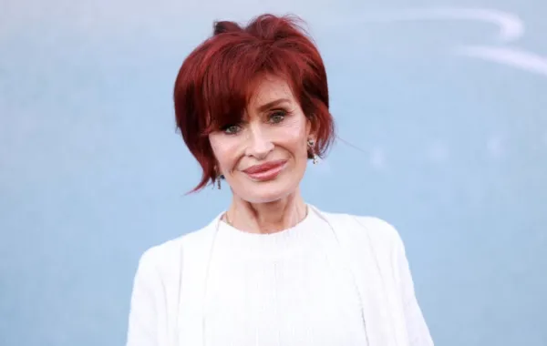 شارون أوزبورن في مسرح TCL الصيني في هوليوود، كاليفورنيا (Sharon Osbourne at TCL Chinese Theatre in Hollywood, California). مصدر الصورة: Matt Winkelmeyer / GETTY IMAGES NORTH AMERICA / Getty Images via AFP