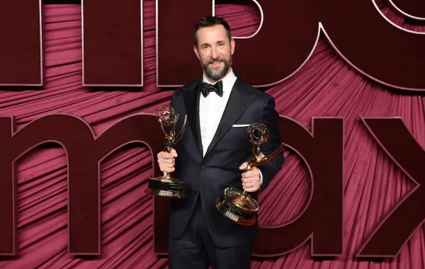 نواه وايل Noah Wyle، من حفل توزيع جوائز إيمي برايمتايم 2025. مصدر الصورة: Photo by EMMA MCINTYRE / GETTY IMAGES NORTH AMERICA / Getty Images via AFP