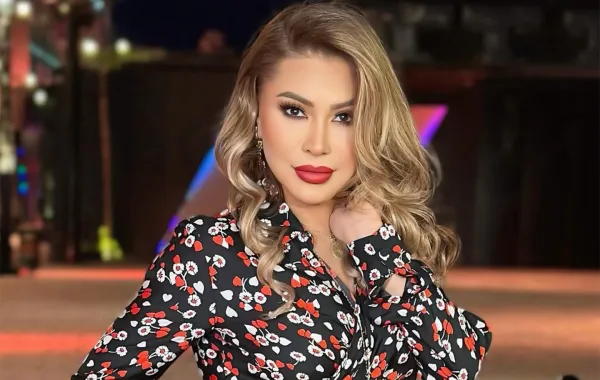 تسريحات شعر منسدلة على الظهر