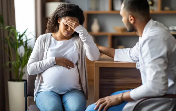 الحمل والعاطفة: لماذا تنقلب نفسية الحامل وما الحل؟
