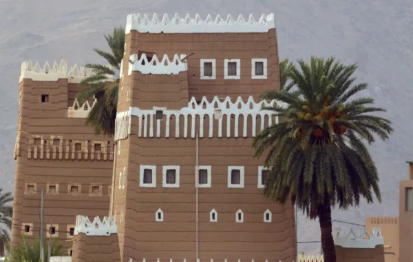 من المباني الطينية في نجران (تصوير : أحمد بلحارث، واس)